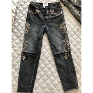 Embroidered/embellished boyfriend jeans
